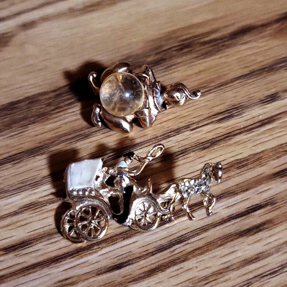 Genie and horse with carriage pins, vintage